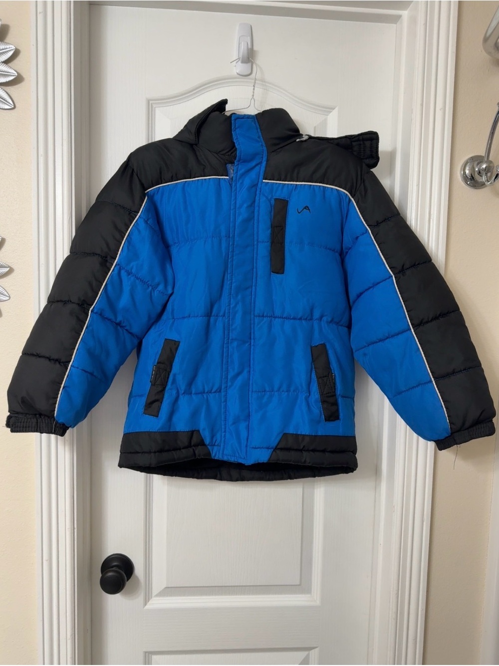 Vertical 9 youth blue and black hooded puffer jacket size 10/12